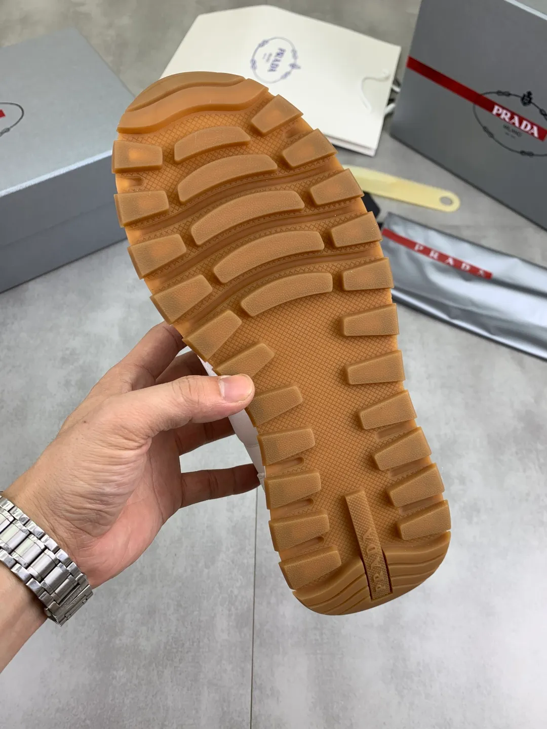 Men's men's shoes💰P580💰【New model】Top quality, new popular models on the official website, which will never go out of style for a century,🆘 The trendy brand (Prada) mainly promotes popular models, avant-garde and versatile fashionable men's shoes, private version molding, cowhide surface splicing 1:1 oil edge processing... fashionable and simple, original imported cowhide interior cowhide feet; the atmosphere and personality are more fashionable, eye-catching and pursuing class. It will subvert old ideas and be a must-have for fashionistas who want to spend time with you! Must keep it! High-end comfort, high-end quality workmanship. Size: 38-44 Various colors available. full package